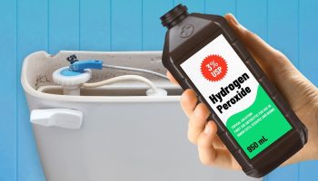 Curățarea toaletei cu peroxid de hidrogen: ce efect are și când este recomandat să o faceți.