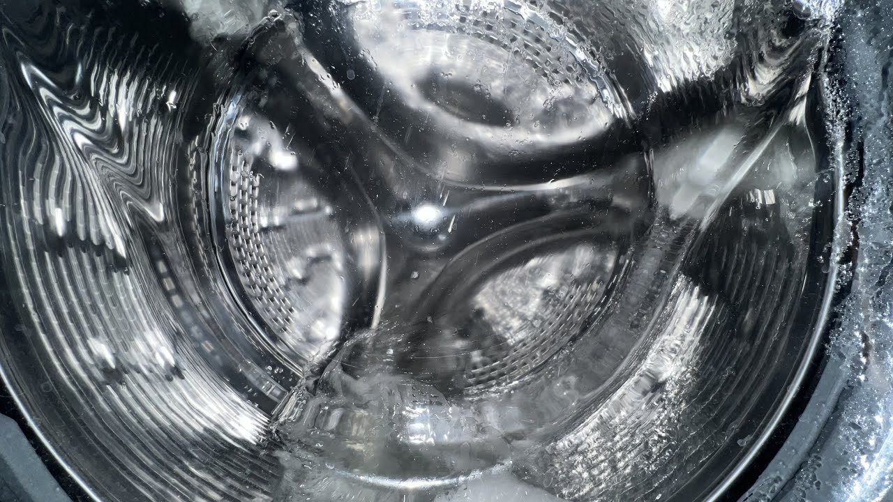 Kako očistiti unutrašnjost perilice i ukloniti dlačice, prljavštinu i ostatke deterdženta.