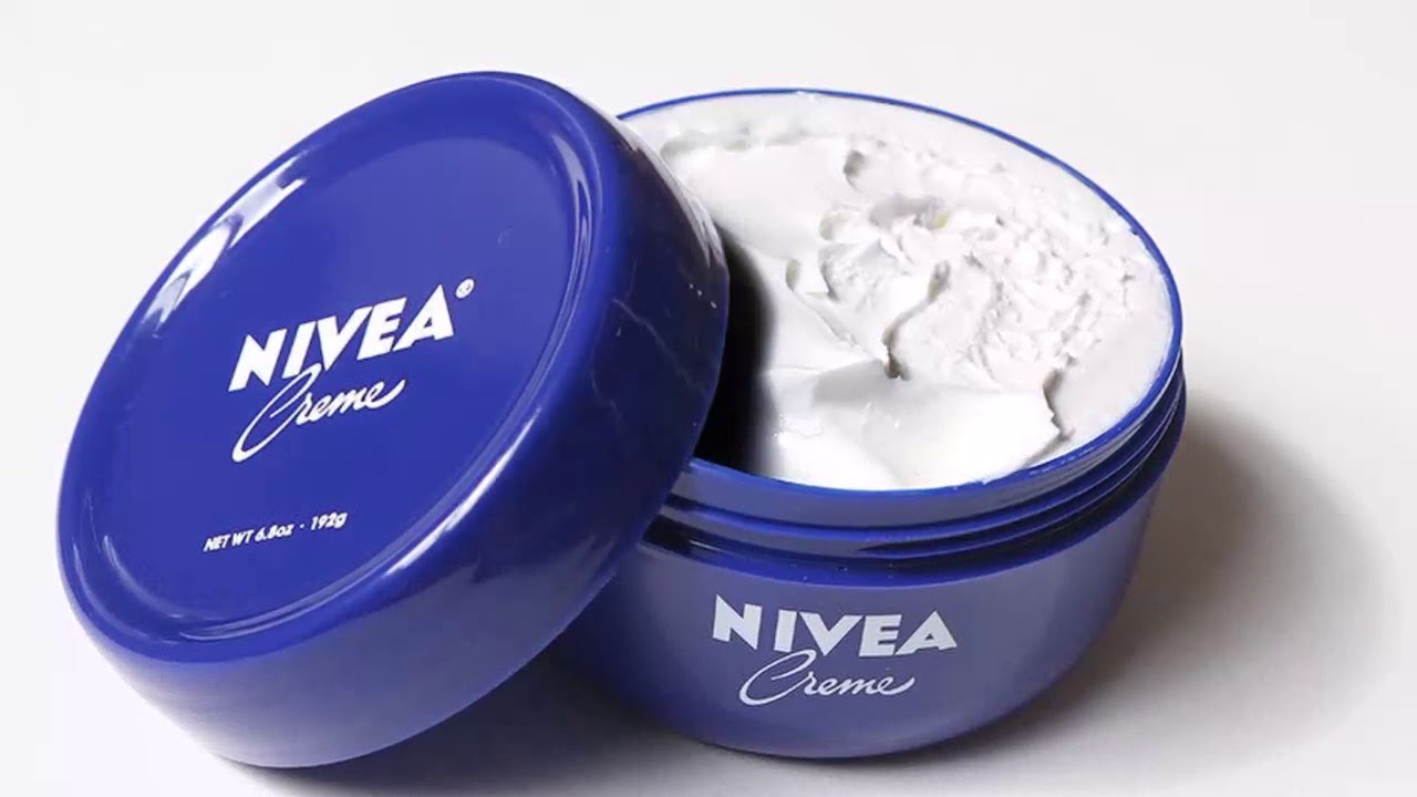 Nivea krema u plavoj limenci i prirodno ulje limuna najpoznatiji su domaći lijekovi za posvjetljivanje pigmentnih mrlja na koži.