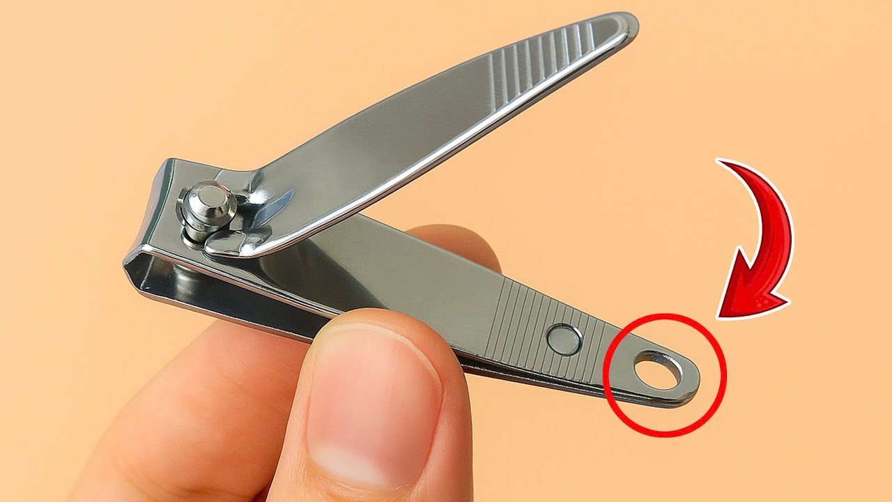 Mihin tarvitaan pieni reikä manikyyrisaksissa?