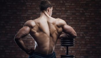 Hantelharjoitukset ovat hienoja, mutta voit myös vahvistaa selkääsi tekemällä tämän harjoituksen kotona.