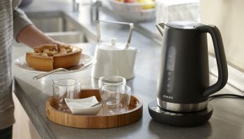 Mnohí vyhadzujú svoje elektrické rýchlovarné kanvice. Nové zariadenie šetrí vodu a nezaberá veľa miesta.