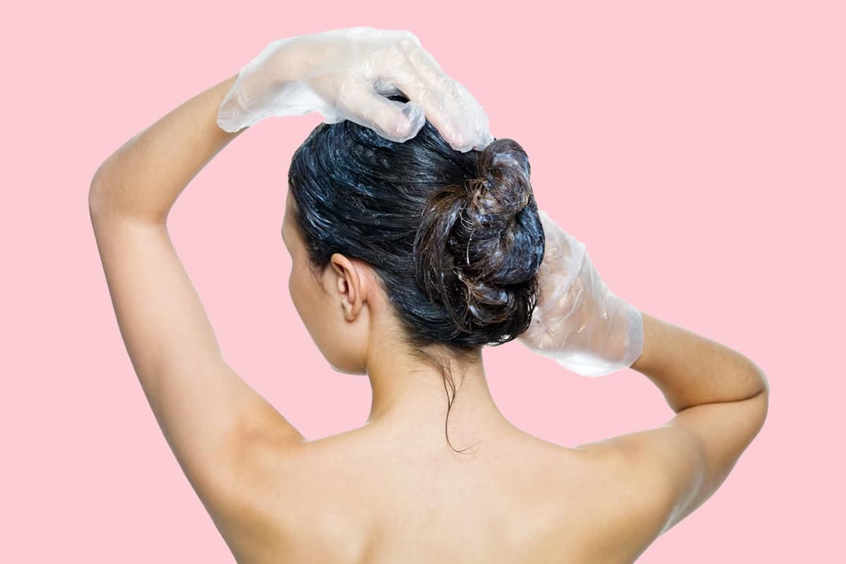 Niekoľko kvapiek do šampónu alebo domácej masky na vlasy. Tento olej dodá vlasom lesk