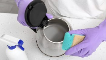 Vôbec nie je to ocot. Nalejte ho do kanvice a vodný kameň sa odlupuje po kúskoch