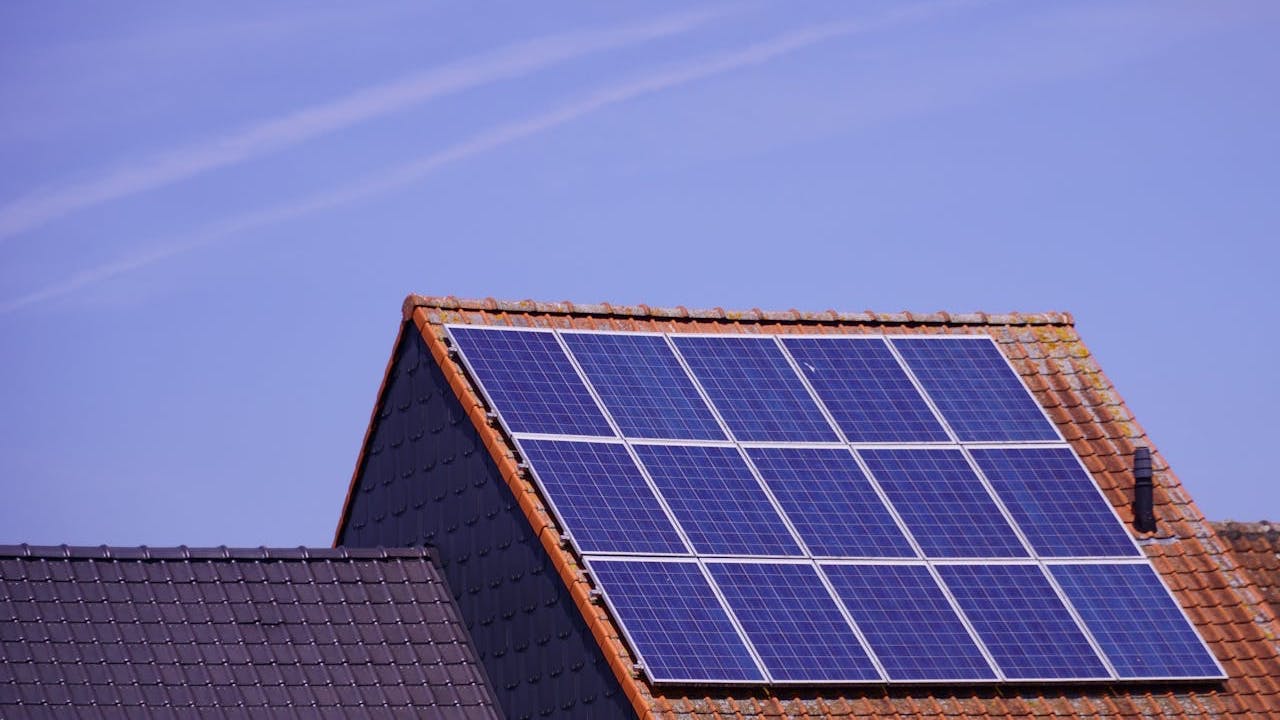 Elektronička glazba napajana obnovljivim izvorima energije: legendarni Fabrik proizvodi 40% svoje energije pomoću solarnih panela.