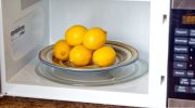 Verschmutzte Mikrowelle: Mit diesem einfachen Trick mit Obst wird sie wieder wie neu, ohne dass Sie schrubben müssen (Vorsicht, nicht übertreiben).