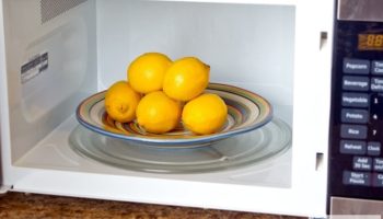 Verschmutzte Mikrowelle: Mit diesem einfachen Trick mit Obst wird sie wieder wie neu, ohne dass Sie schrubben müssen (Vorsicht, nicht übertreiben).