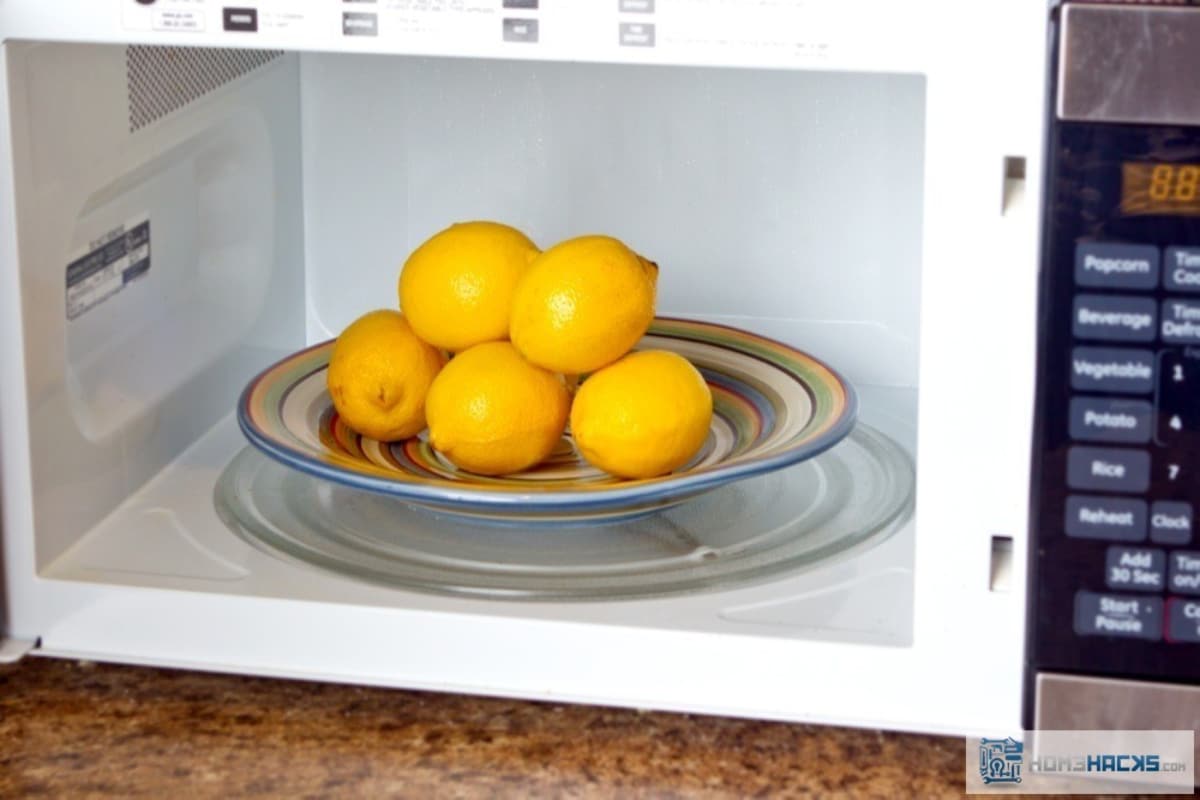 Verschmutzte Mikrowelle: Mit diesem einfachen Trick mit Obst wird sie wieder wie neu, ohne dass Sie schrubben müssen (Vorsicht, nicht übertreiben).