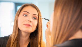 Ako vybrať správny tvar obočia pre váš typ tváre