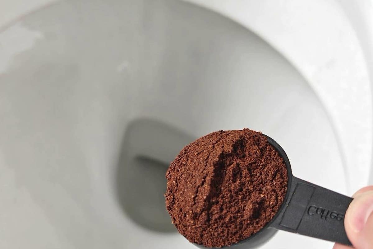 Soc od kafe u WC šolji kao sredstvo za osvežavanje
