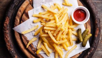 Žiadna múka, žiadna sóda, žiadne rafinované triky: recept na chrumkavé a chutné domáce hranolky.