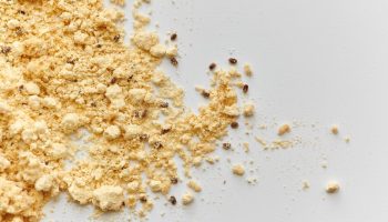 Tieto hmyzy môžu zaplniť celú vašu kuchyňu. Skontrolujte, či nie sú vo vašej skrini s múkou.