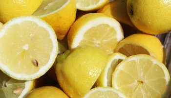 Hádžem citróny do pohára a… marinujem ich. Tento doplnok premení zimné večere.