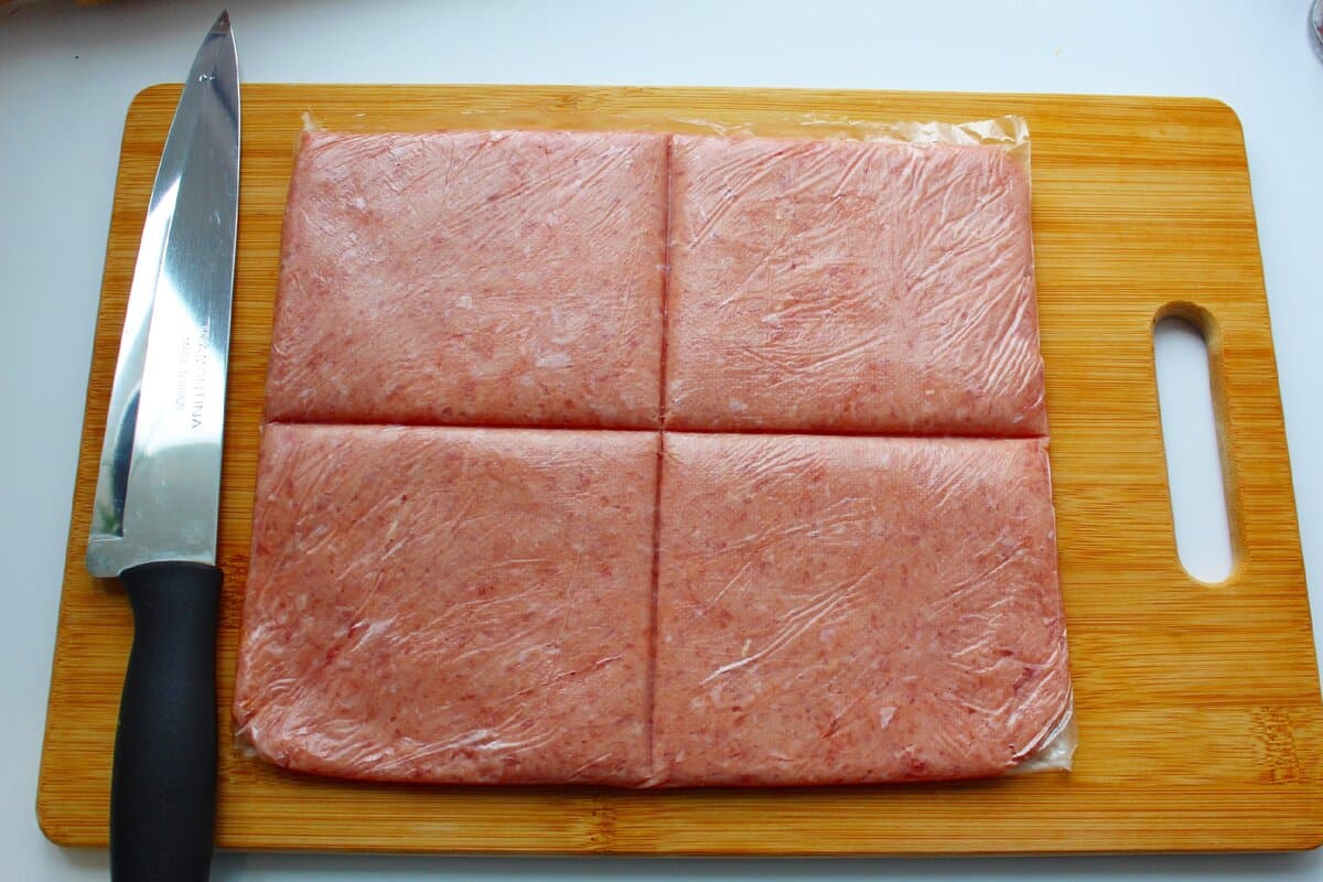 Mleveno meso raspoređeno u tankom sloju