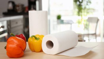 Ekologickosť? Nie vždy. Čo sa môže z papierových utierok dostať do vášho jedla?