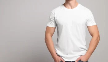 Kotona käytettävä keino keltaisten tahrojen poistamiseen ja T-paitojen kainaloiden valkoisuuden palauttamiseen.