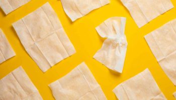 Sano hyvästit mikrokuituliinoille kotisi siivoamisessa: parannettu versio, joka tekee kaiken täydellisen puhtaaksi yhdellä liikkeellä.