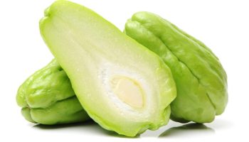 Hrozno z Ánd podmaňuje záhrady. O niekoľko týždňov budete mať zelenú stenu plnú chutných chrumkavých plodov.