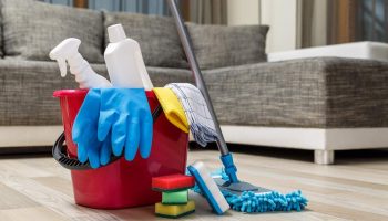 Ei etikkaa, ei valkaisuaineita: puhdistusalan ammattilaisten käyttämä tuote, joka saa ikkunat näyttämään uusilta.