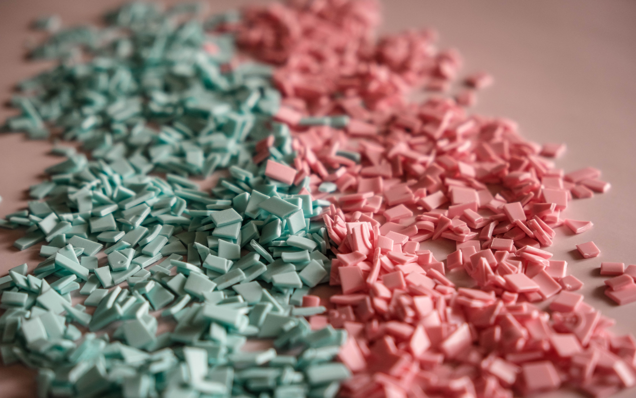 Istraživači su razvili filtar koji radi po modelu ribljeg filtra koji uklanja 99% mikroplastike iz vode u perilici rublja.