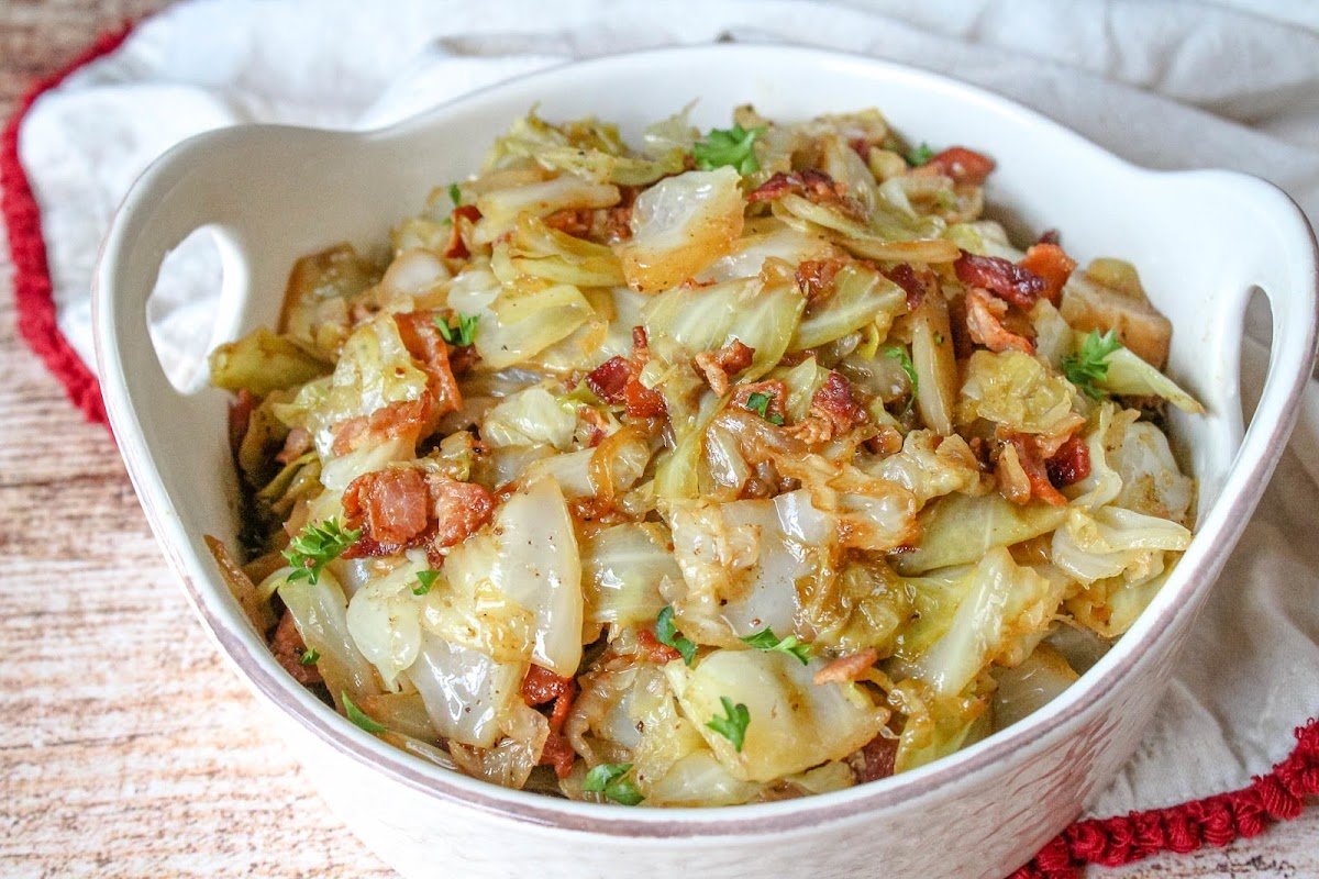 Pečená kapusta mojej babičky je najlepšia zo všetkých. Pripravuje ju dvoma prstami.