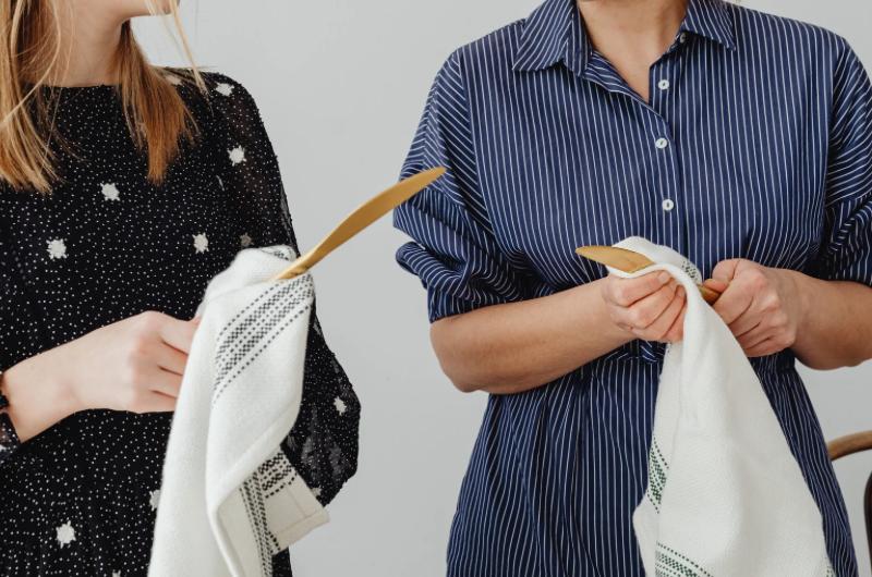 Samo ih namočite navečer i ujutro nećete vjerovati svojim očima: kuhinjske krpe bit će kao nove.