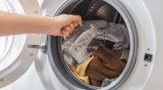 Warum erfahrene Hausfrauen Essig in die Waschmaschine geben