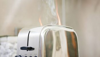 Po použití ihneď odpojte zo siete. Mohlo by to spôsobiť požiar.