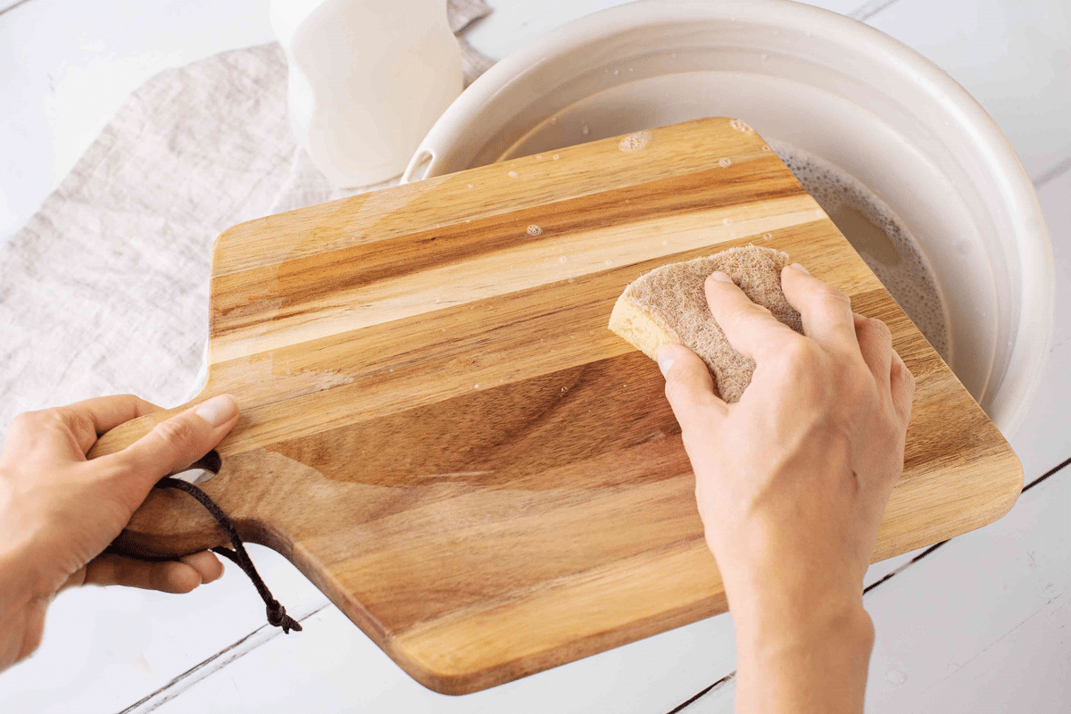 Čišćenje drvene daske sirćetom