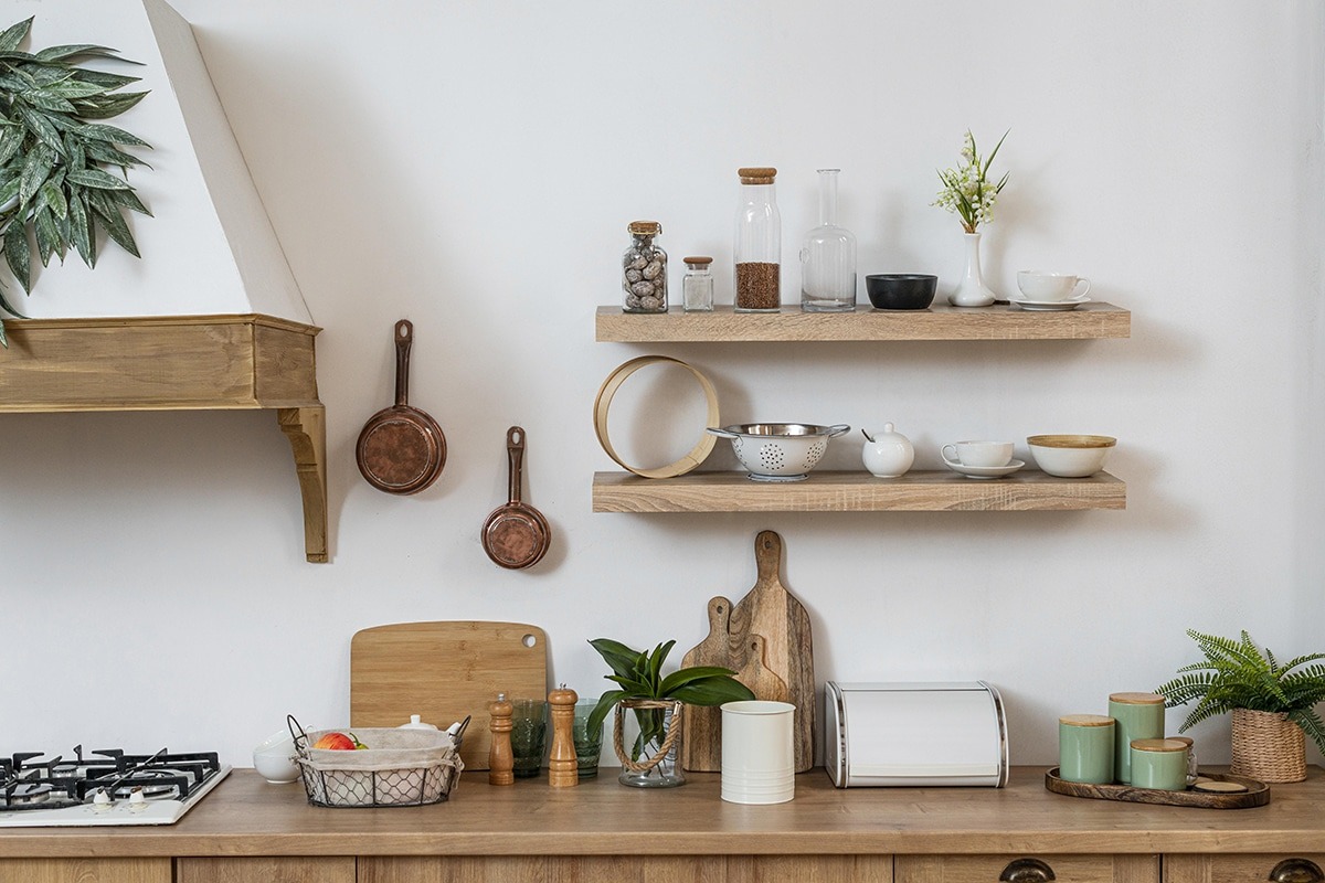 Zbogom ormari: trend 2026. koji će organizirati vašu kuhinju i vizualno povećati njen prostor.