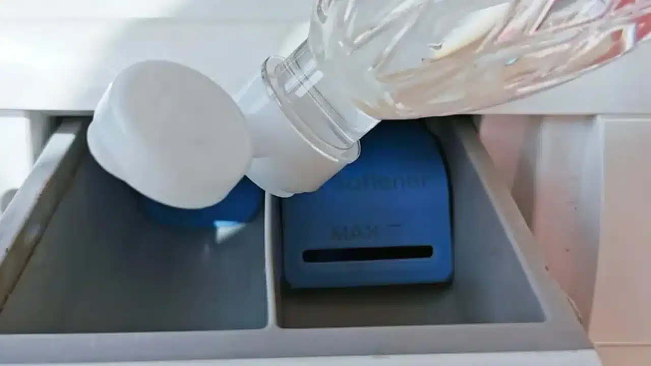 Dodavanje octa u perilicu rublja: zašto je potrebno i zašto se preporučuje.