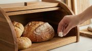 Zašto kruh brzo pljesnivi u vašoj krušnoj kutiji: stavite unutra ovaj mali predmet i ostat će svjež tjednima.