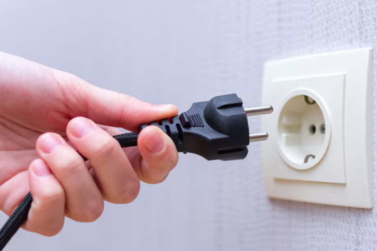 Nije TV, niti klima uređaj: uređaj koji morate isključiti prije nego što stigne električna oluja