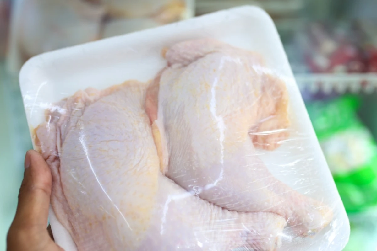 Odmah vratite na policu: Znak da je piletina samo za bacanje