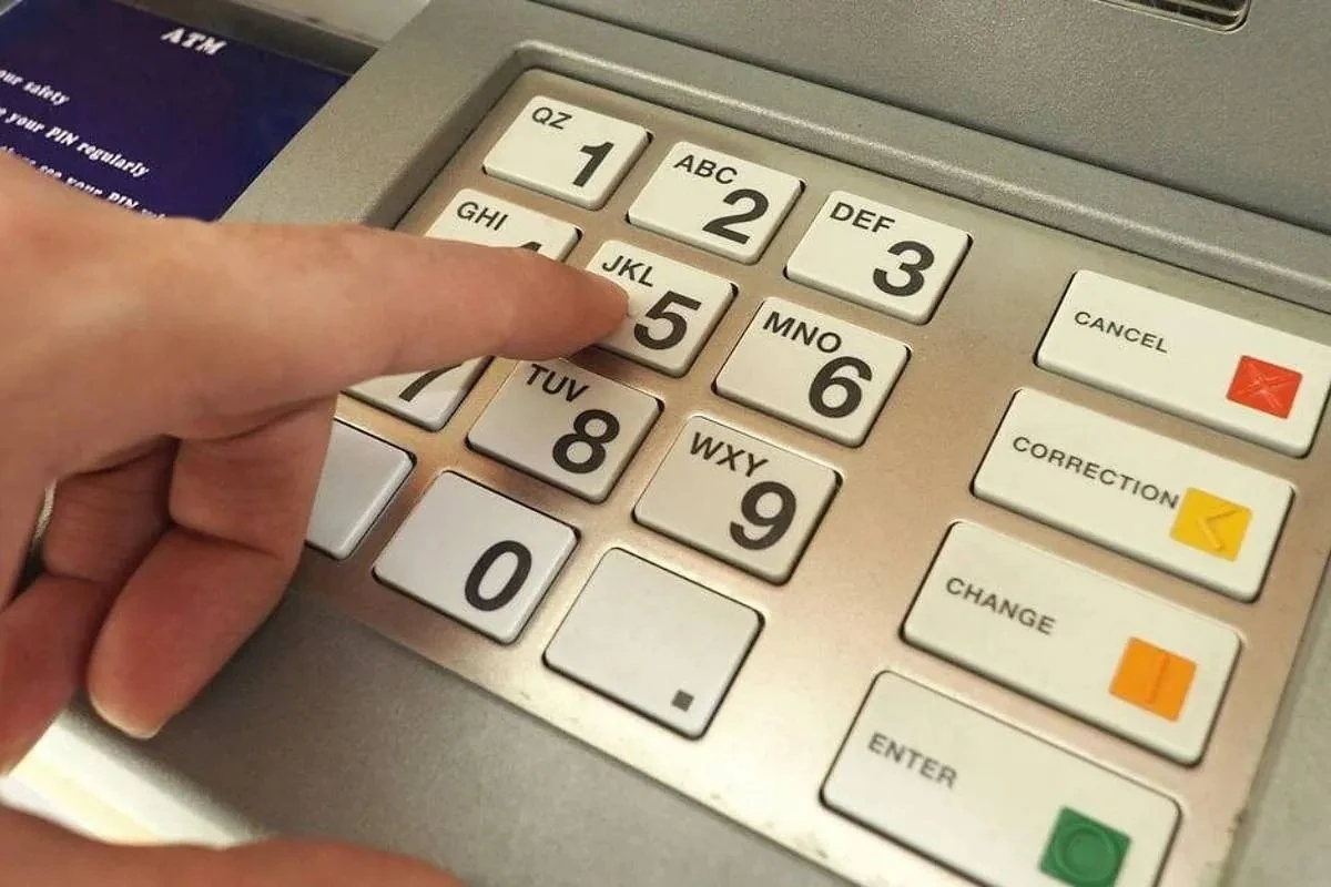 Uhapšeno 16 osoba iz kriminalne mreže koja je prevarila građane za više od 250.000 evra lažnim SMS porukama