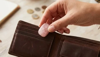 Roze kvarc u novčaniku: Čemu služi i kada ga treba nositi