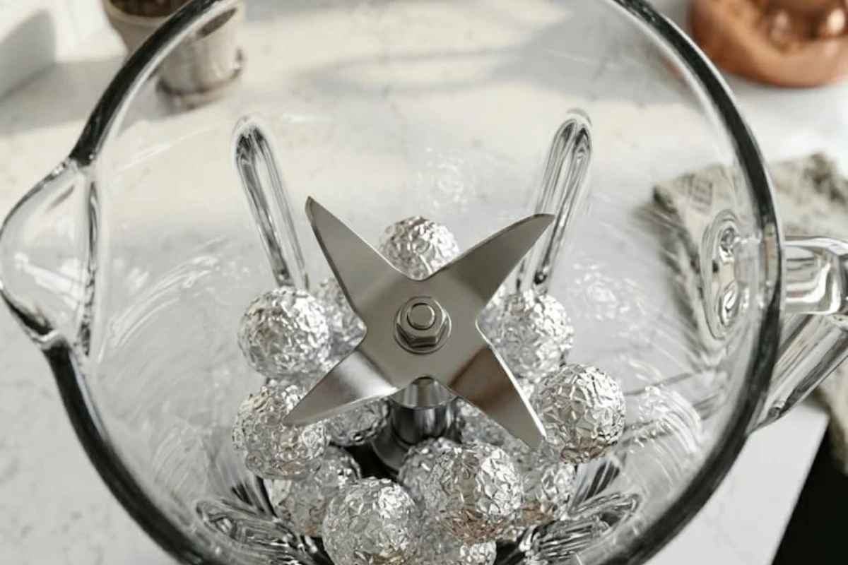 Stavljanje aluminijumske folije u blender: Čemu služi i kada to treba uraditi – image 1
