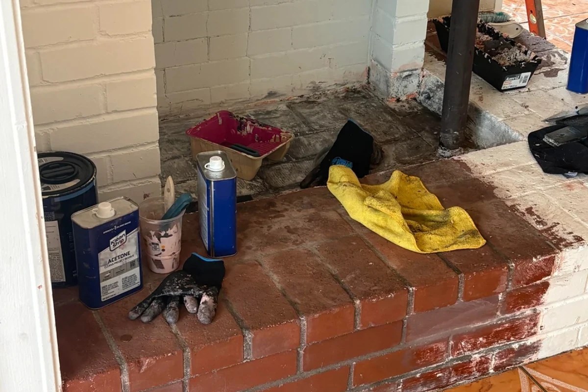 Skidanje lateks boje sa kamina od cigle... mora postojati lakši način? – image 1