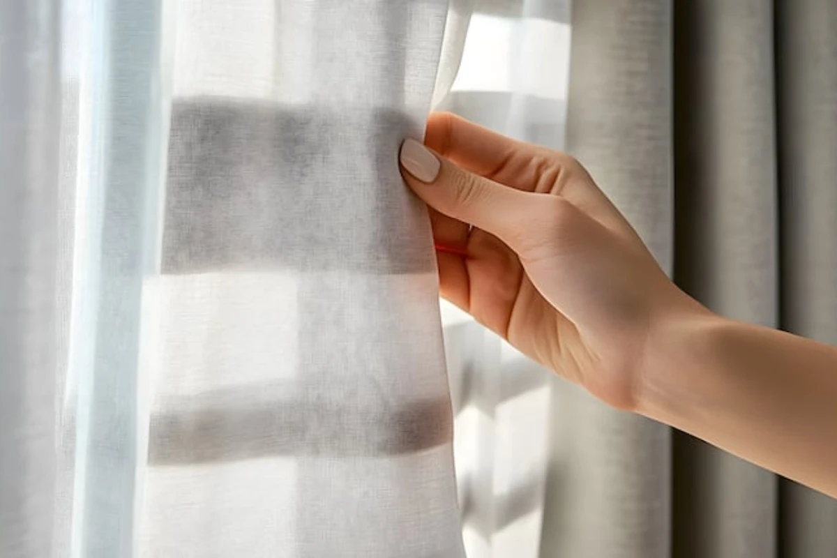 Pranje zavesa sirćetom i krupnom solju: čemu služi i zašto se preporučuje – image 2