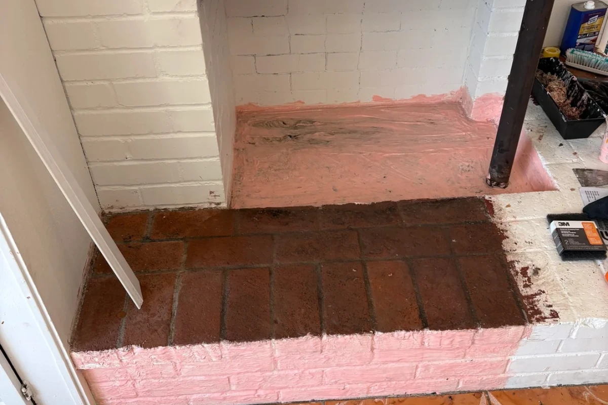 Skidanje lateks boje sa kamina od cigle... mora postojati lakši način? – image 2